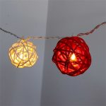   Iris Gömb alakú fonott/rattan/4m/fehér + piros/20db LED-es/3xAA elemes fényfüzér, fénydekoráció